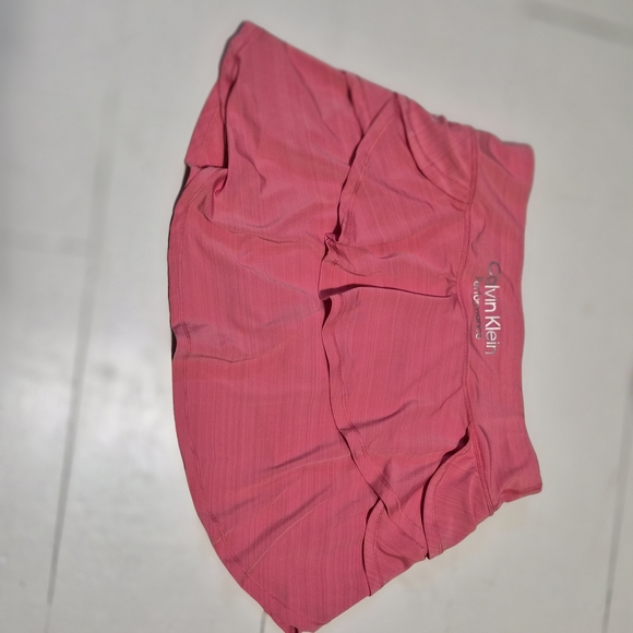 Chic Pink Ruffled Crop Top - Picture 3 of 3